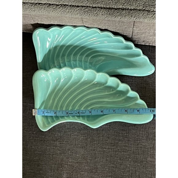 Set of 2 Vintage Maddux of California Pottery Blue Leaf Shaped Dishes 3066 10" - Picture 2 of 6